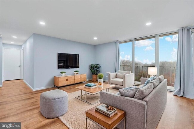 Building Photo - 4520 King St