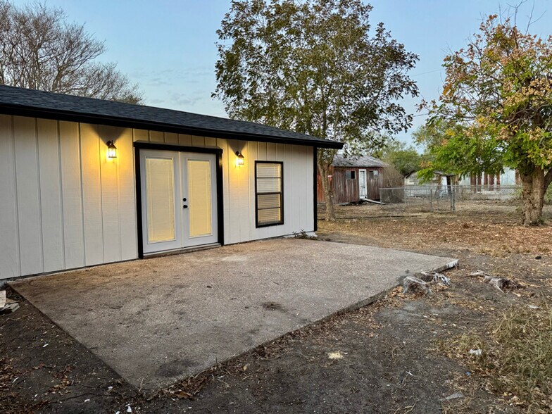 Building Photo - 11012 Sunny Dr