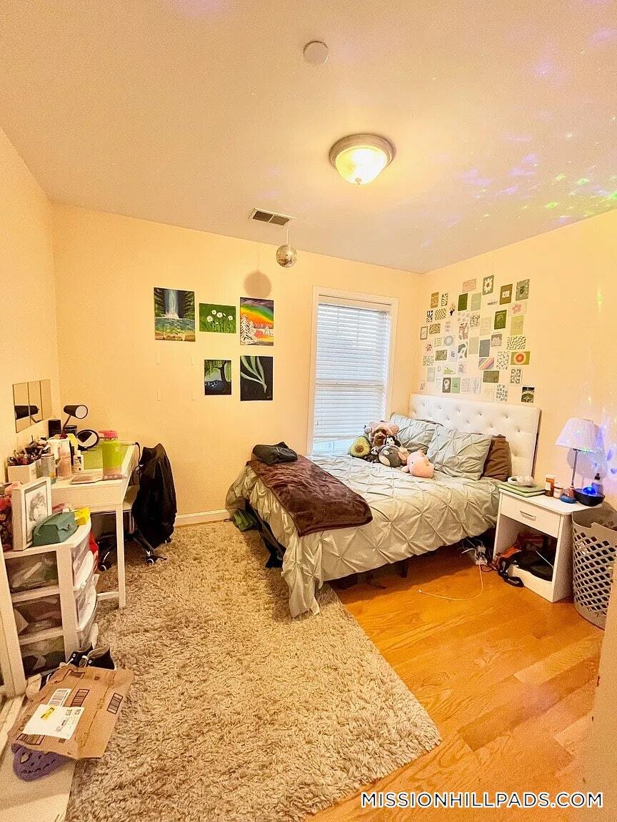 Building Photo - 207 Hillside St