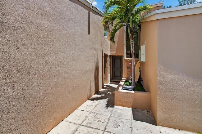 Building Photo - 1089 NW 13th St