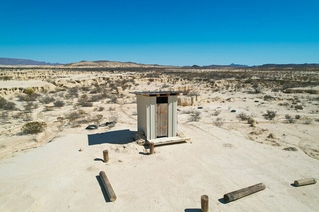 Building Photo - 400 N Smiling Dog Trail