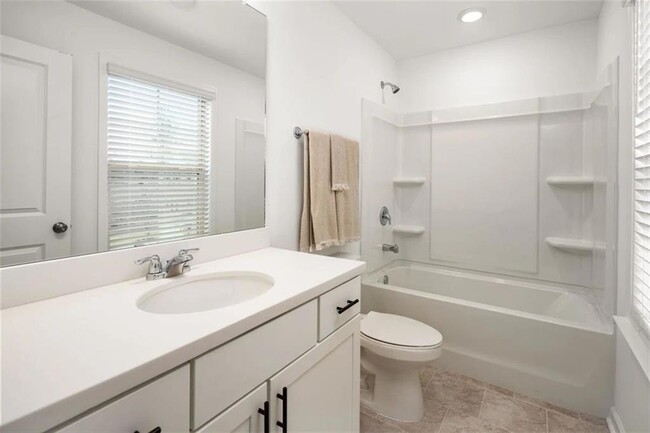 Building Photo - 1555 Brantin Dr