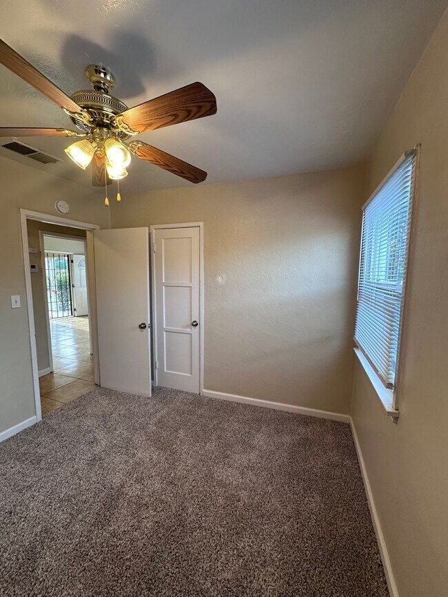 Building Photo - 2114 Brundage Ln