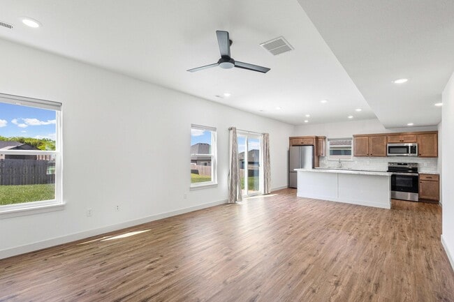 Building Photo - 3400 Naples Dr