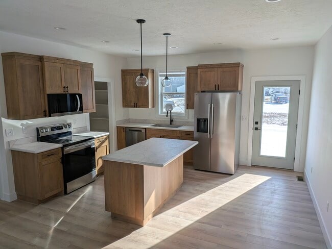 Building Photo - 162 Robin Rd