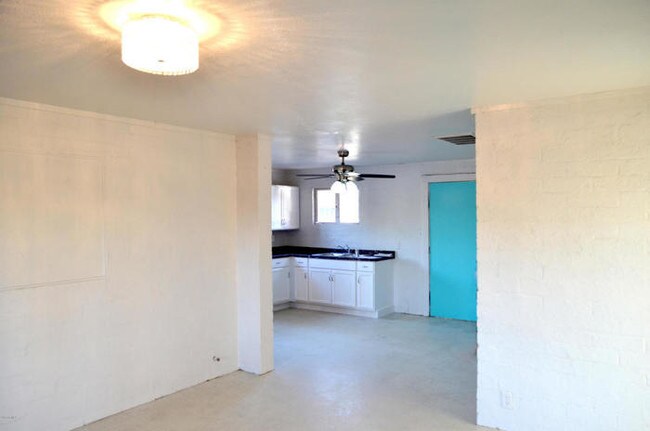 Building Photo - 6445 W. Maryland Avenue #7