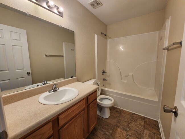 Building Photo - 248-2C EXECUTIVE AVE, CLARKSVILLE, TN 37042