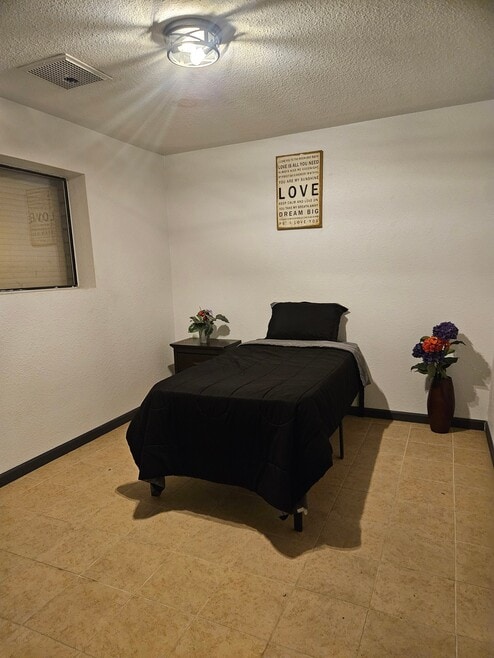 Building Photo - 7320 W Reade Ave