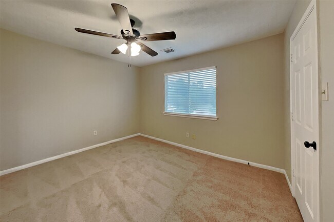 Building Photo - 26905 Faircourt Dr