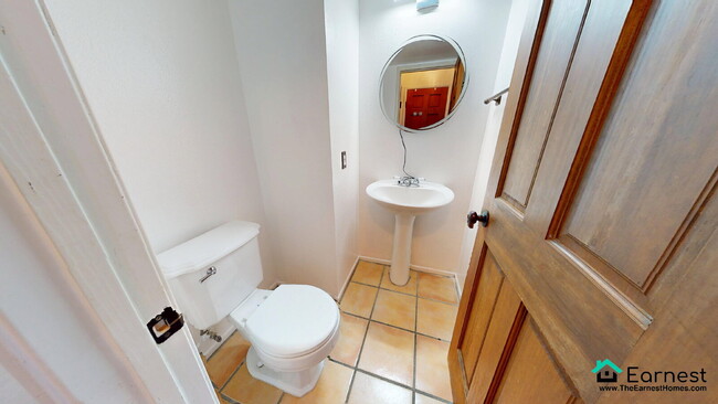 Building Photo - Charming 4-Bed/2.5-Bth Home in Prime Santa...