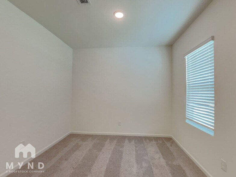 Building Photo - 1148 Centerview Dr