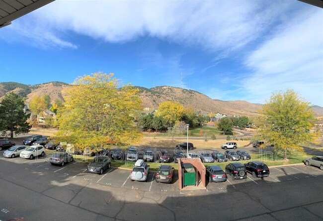 Building Photo - 1300 Golden Cir