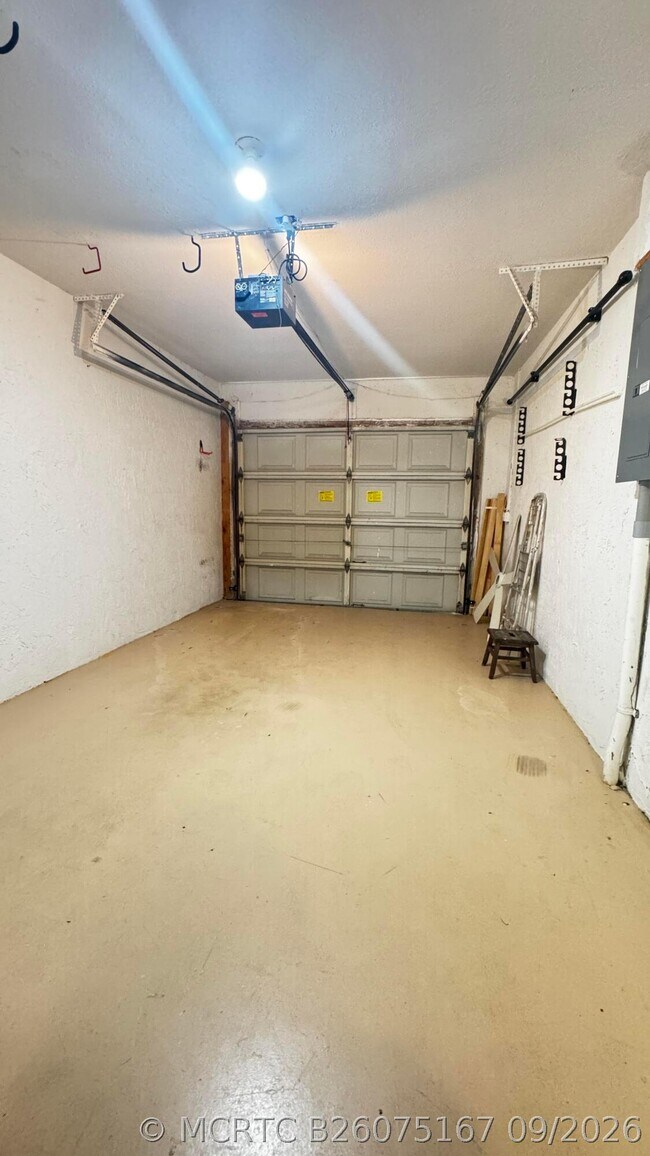 Building Photo - 20970 Concord Green Dr W