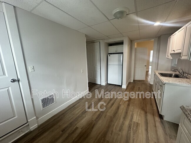 Building Photo - 117 S 10th St