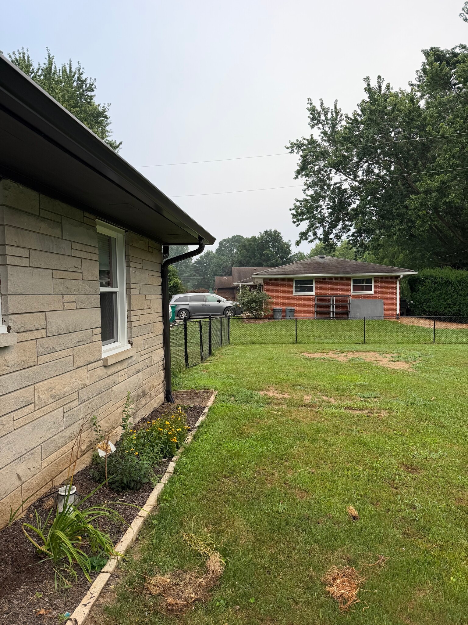 Building Photo - 302 N Bluff Rd