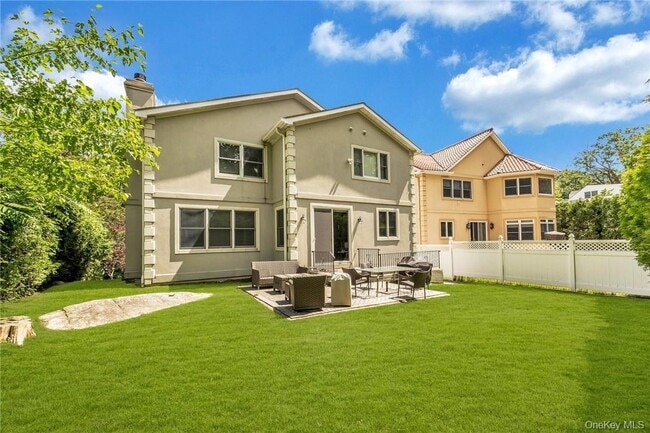 Building Photo - 696 Ridgeway