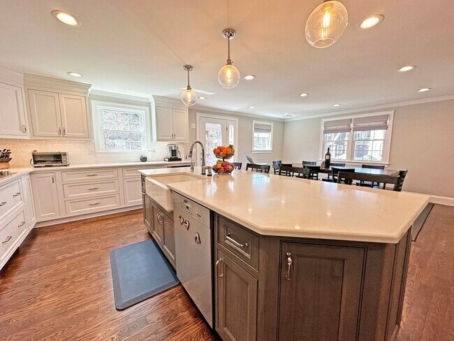 Building Photo - 99 Westchester Rd