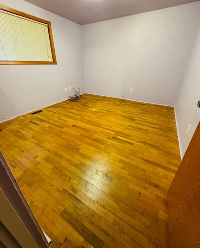 Building Photo - Burlington 3 Bed 2 Bath Home in quiet neighborhood