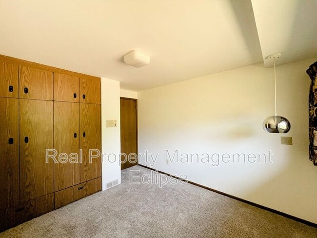 Building Photo - 11105 SE 59th St