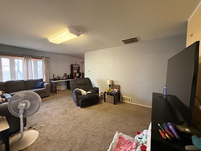 Building Photo - 3 Bedroom Home in Prime Location