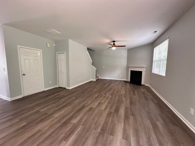 Building Photo - Exclusively Offered By Muse Realty Rentals...