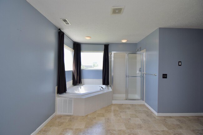 Building Photo - 5167 Elm Leaf Trail