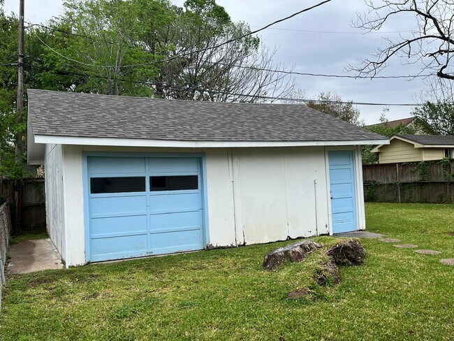 Building Photo - 3619 Penwood Way