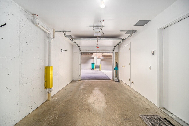 Building Photo - 431 S Ashley St