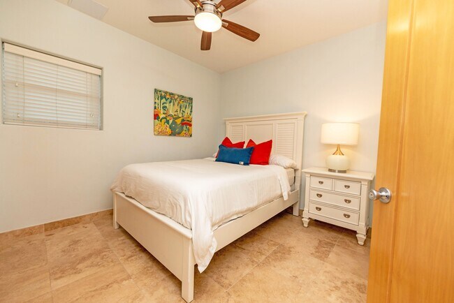 Building Photo - 9420 Seawall Blvd