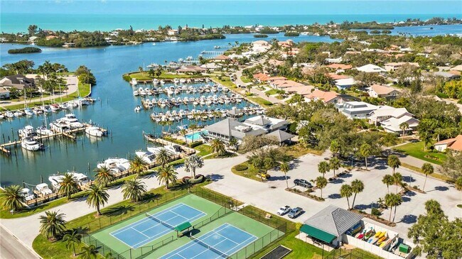 Building Photo - 456 Yacht Harbor Dr