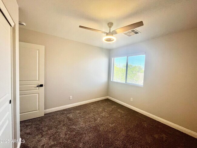 Building Photo - 37061 W Bello Ln