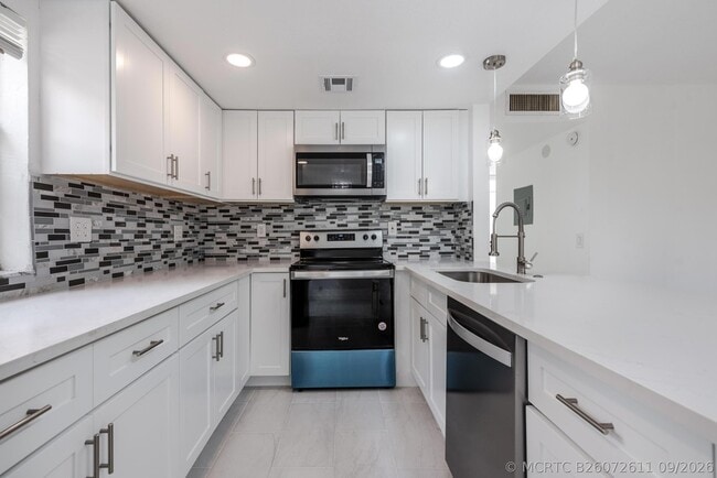 Building Photo - 108 Normandy Ln