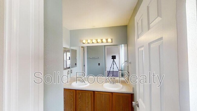 Building Photo - 8181 Snow Bowl Heights