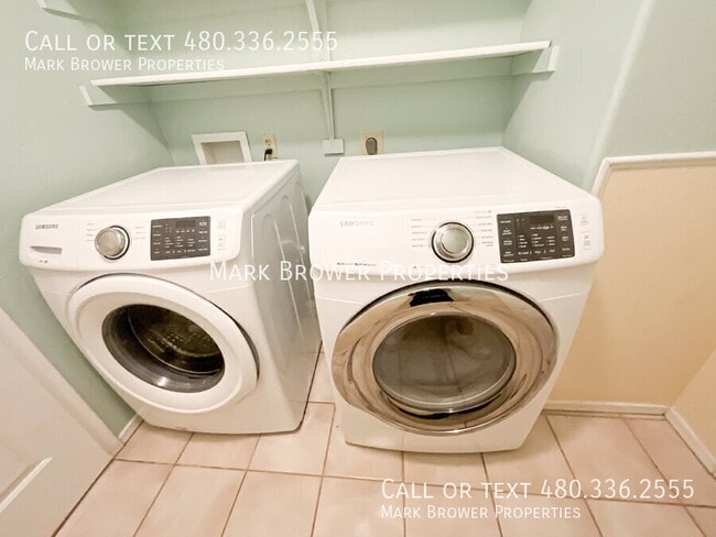 Building Photo - 941 N Florence Dr