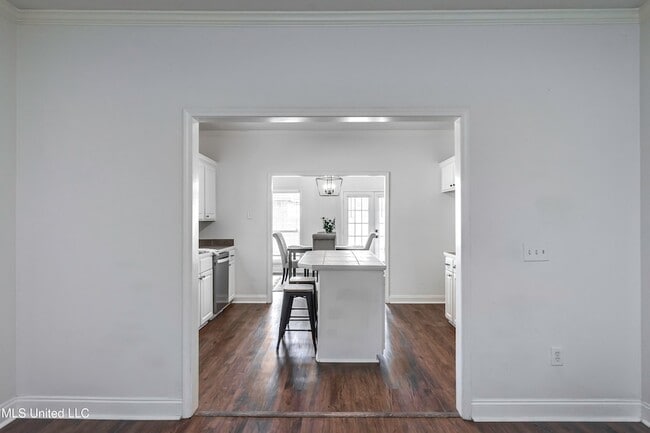 Building Photo - 120 Lennox Pl