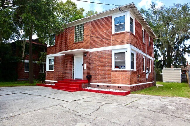 Building Photo - 237-239 E 21st St