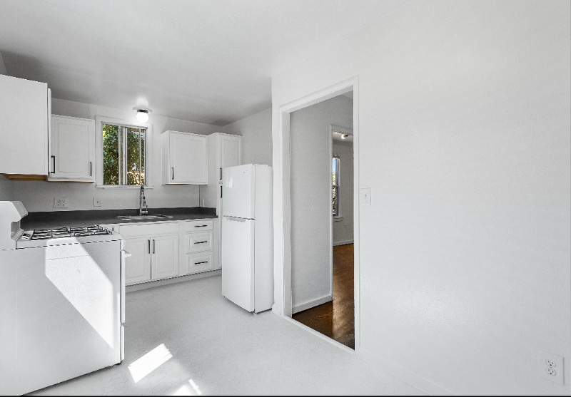 Building Photo - 1551 St Charles St