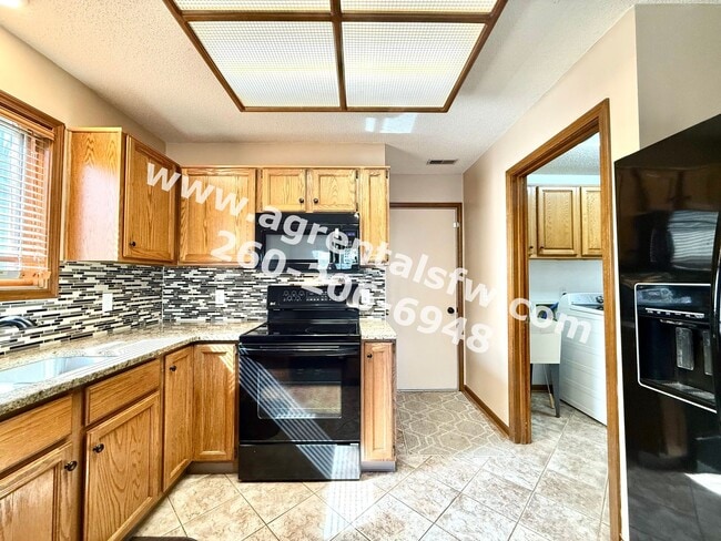 Building Photo - 3 Bedroom House
