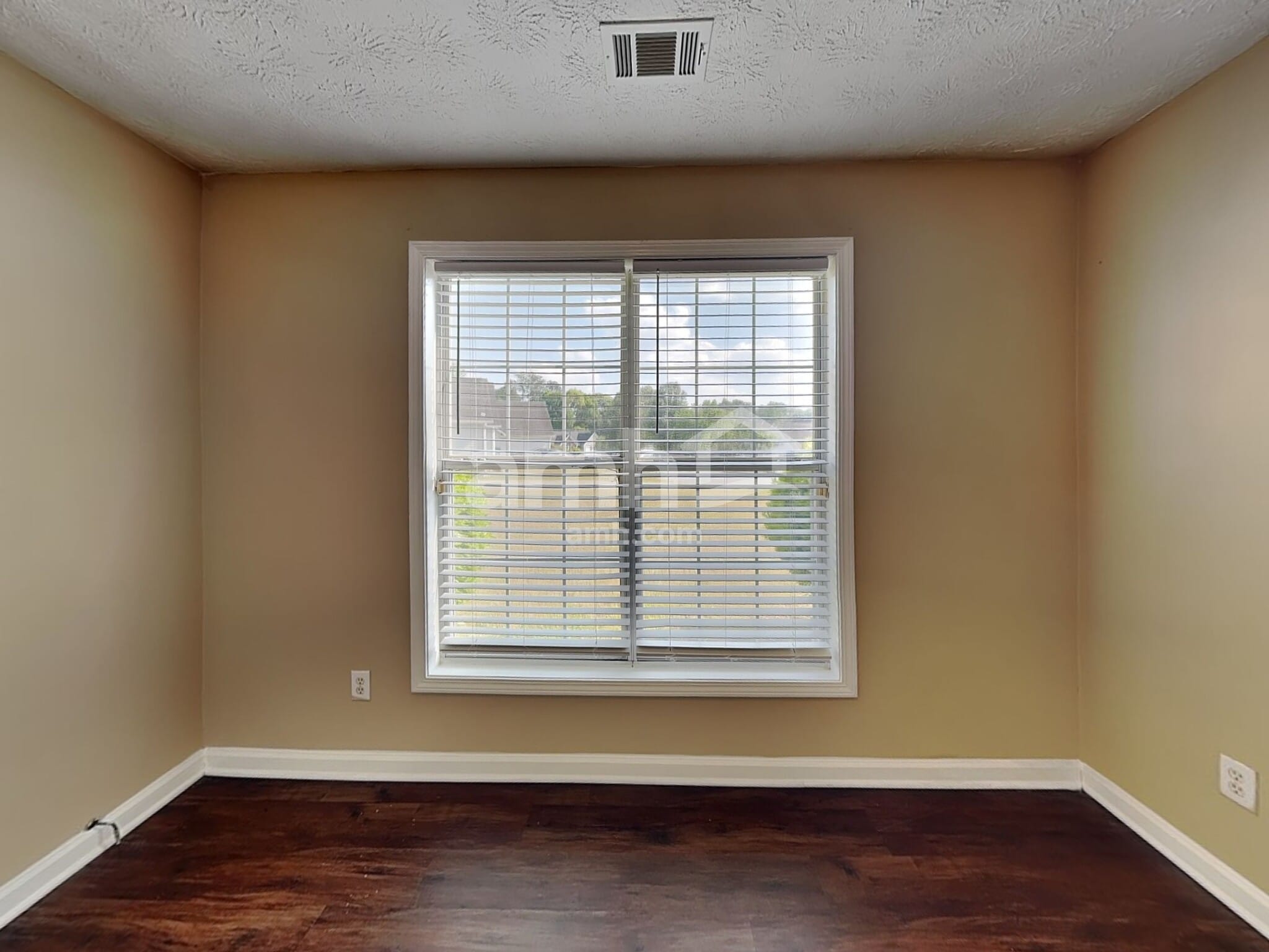 Building Photo - 1545 Maple Pointe Ct