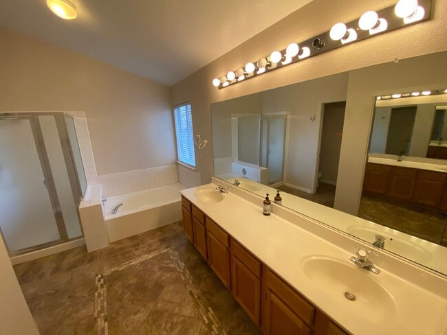 Building Photo - NW Reno - Summit Ridge - 4 Bed 2.5 Bath