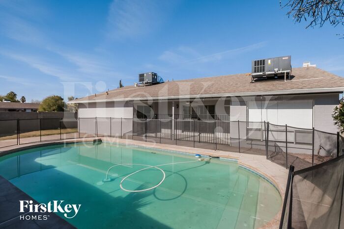 Building Photo - 2413 W Estrella Dr