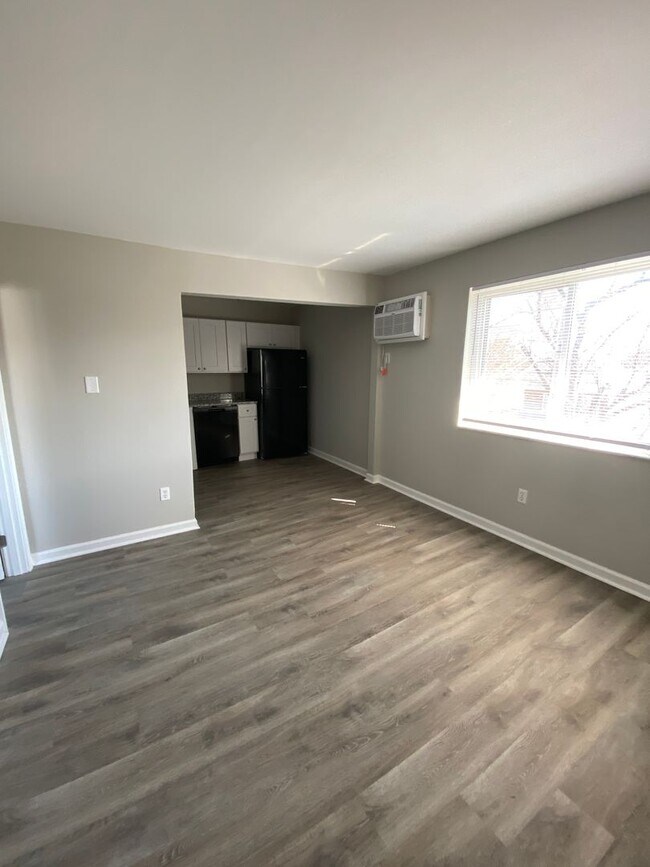Building Photo - Spring Sale! Newly Renovated All Electric ...