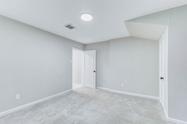 Building Photo - 5439 Lymbar Dr
