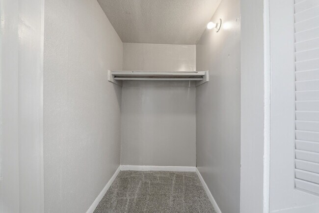 Building Photo - ADORABLE 3 BED, 1 BATH HOUSE FOR RENT IN NORFOLK