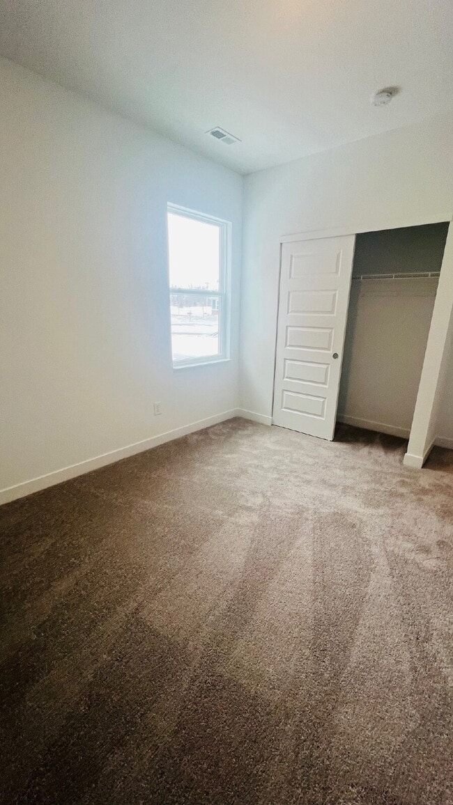 Building Photo - "Charming 3-Bedroom Home with 2 Full Baths in Picturesque Danville – 1,673 Sq Ft of Comfort Awaits!"