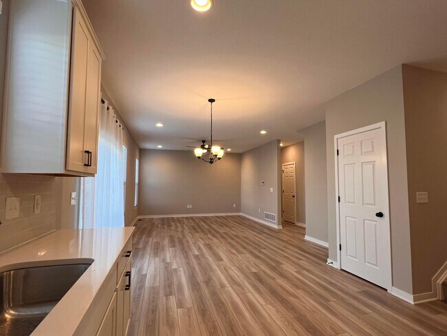 Building Photo - 6213 Boone Dr