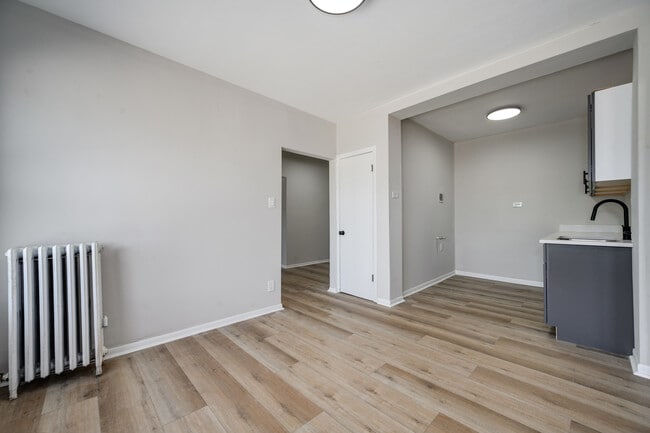 Building Photo - 1206 W 83rd St