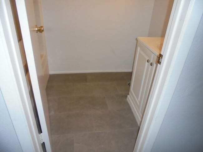 Building Photo - Great Rental
