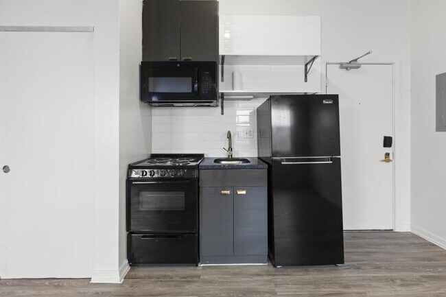 Building Photo - 0 bedroom in Chicago IL 60640