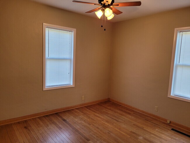 Bedroom - 128 E 17th St N